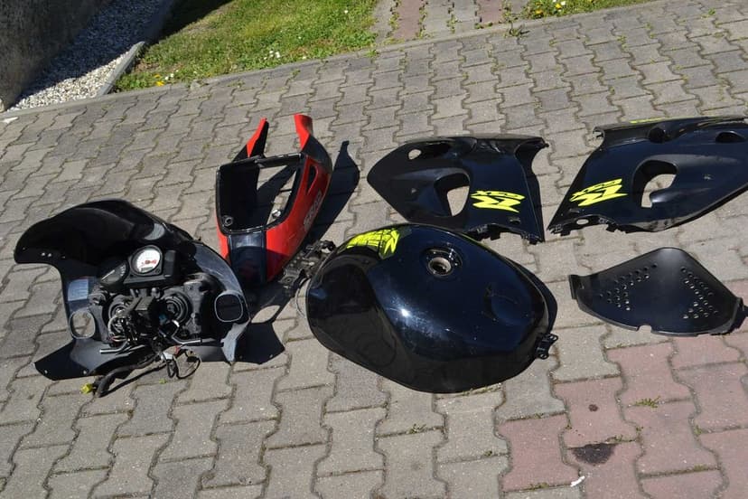 suzuki gsxr 600 srad owiewki czacha bok lampa przód zegary stelaż szyba ogon bak