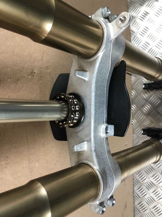 Suzuki GSX-R 600 700 K6 K7 Lagi Laga Lewa Prawa Ośka Półka Dolna 2007