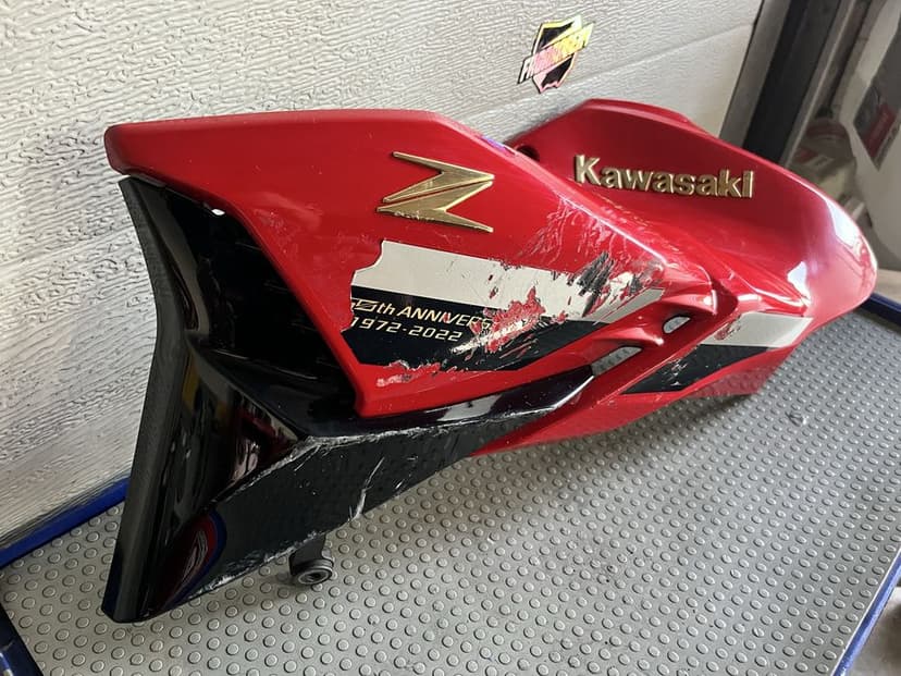 Boczek lewy owiewka kawasaki z 900