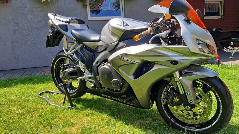 Honda cbr1000rr sc57b..