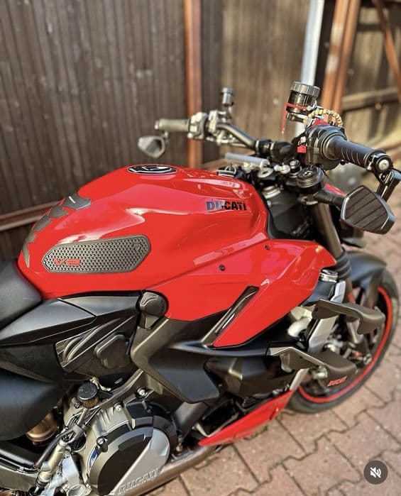 Praktycznie nowe Ducati Streetfighter v2 na gwarancji - top stan