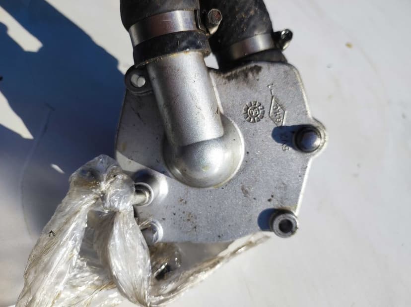 Yamaha FZ6 (2004–2009) chłodniczka oleju + przewody + obudowa filtra