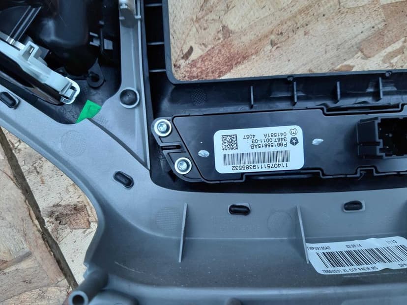 Ekran radio wyświetlacz Jeep Cherokee KL 13-18r USA ramka