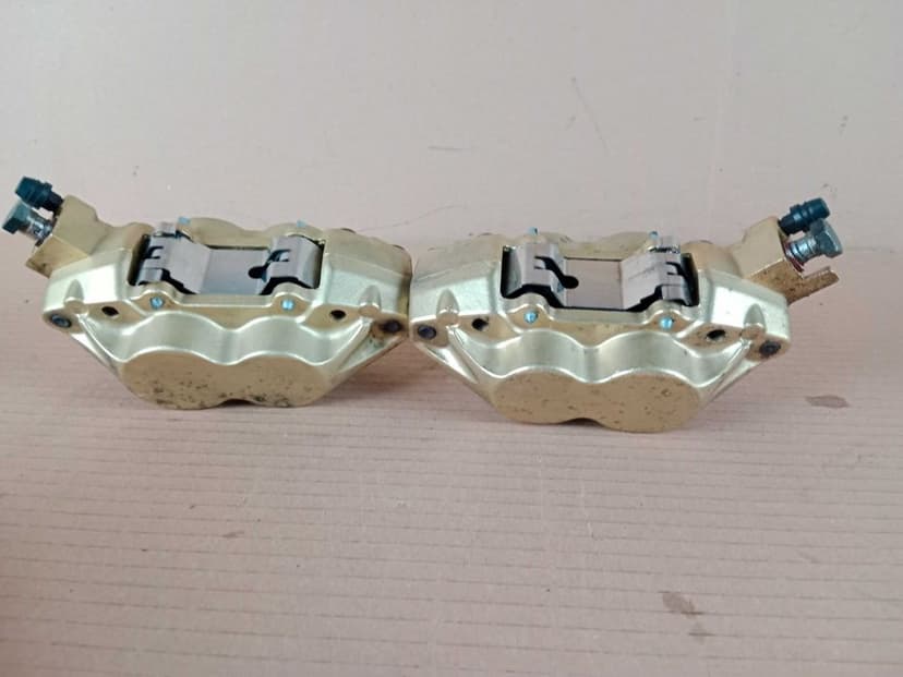 Aprilia Tuono RSV 1000 Mille Zaciski Hamulcowe Przód Brembo 02-05
