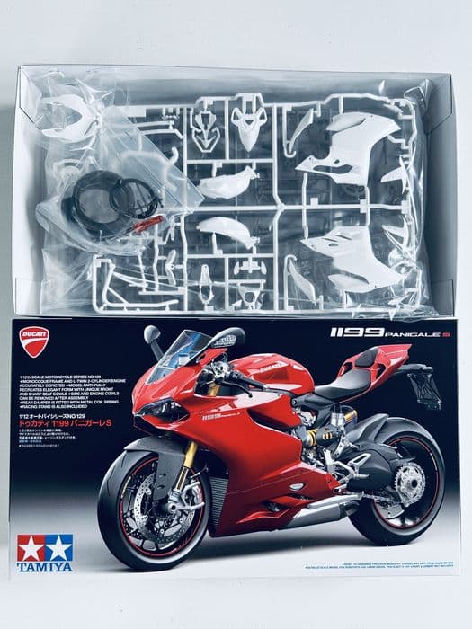 Motor motocykl Ducati 1199 Panigale S model do sklejenia Tamiya 14129