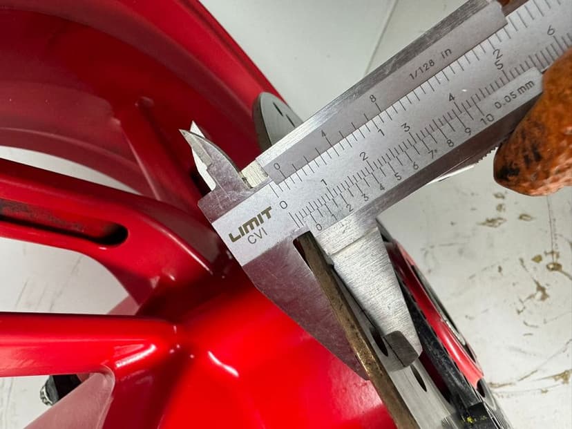 Ducati Monster 821 Felga Tył Czerwona Kolo Zbierak Tarcza hamulcowa
