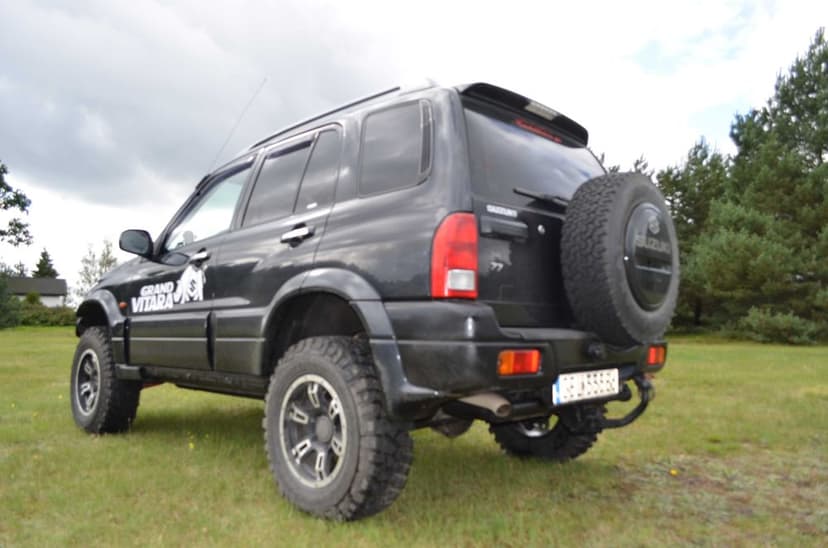 Suzuki Grand Vitara 2.5  Radzikone 4" Automat 2005 rok Stalowy Most.