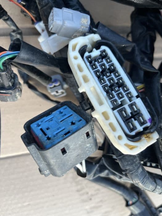 Suzuki jimny  1.5 DDIS  instalacja elektryczna czesci