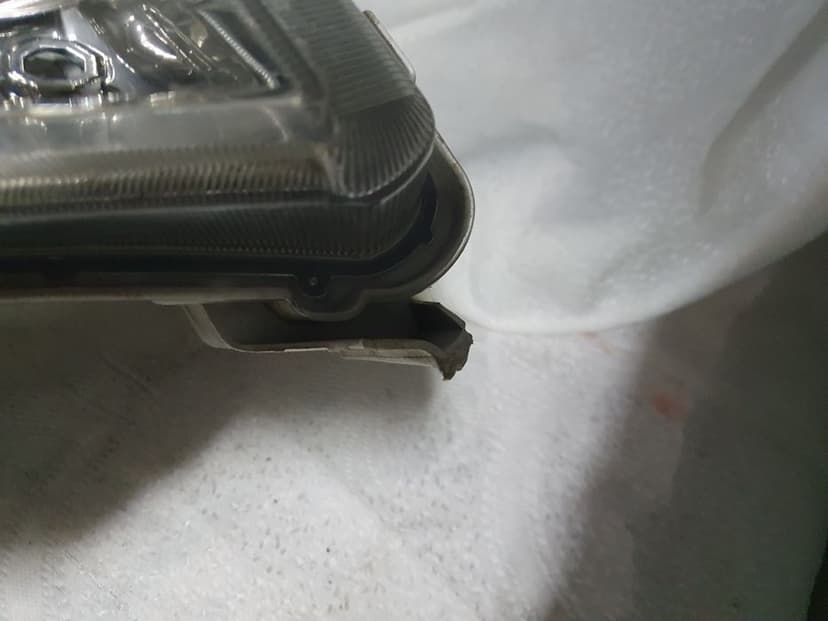 Lampa Lewa Toyota Hilux Europa przednia