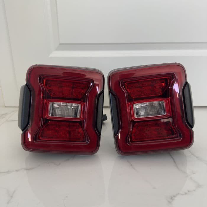 Lampy tylne Jeep Wrangler JL Europa Konwersja Usa Polskie Menu Mapa Carplay Kodowanie Dojazd do klienta