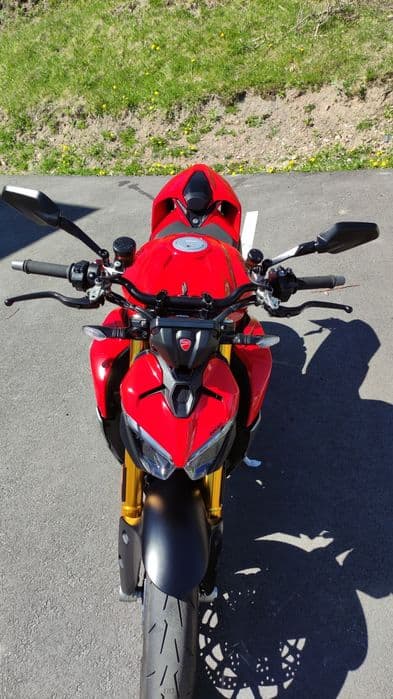 Ducati streetfighter v2s