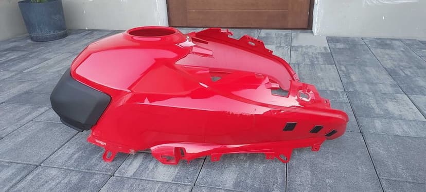 Owiewka osłona zbiornika paliwa nakładka Ducati Multistrada 950