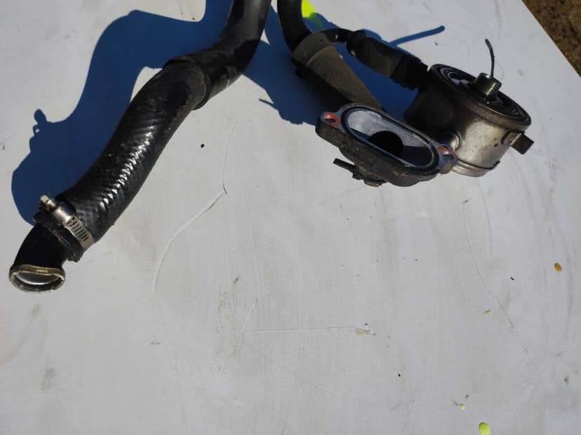 Yamaha FZ6 (2004–2009) chłodniczka oleju + przewody + obudowa filtra