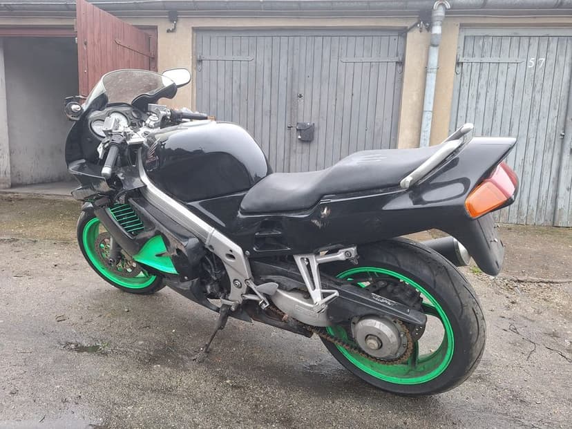 Honda VFR 750 Uszkodzony Transport