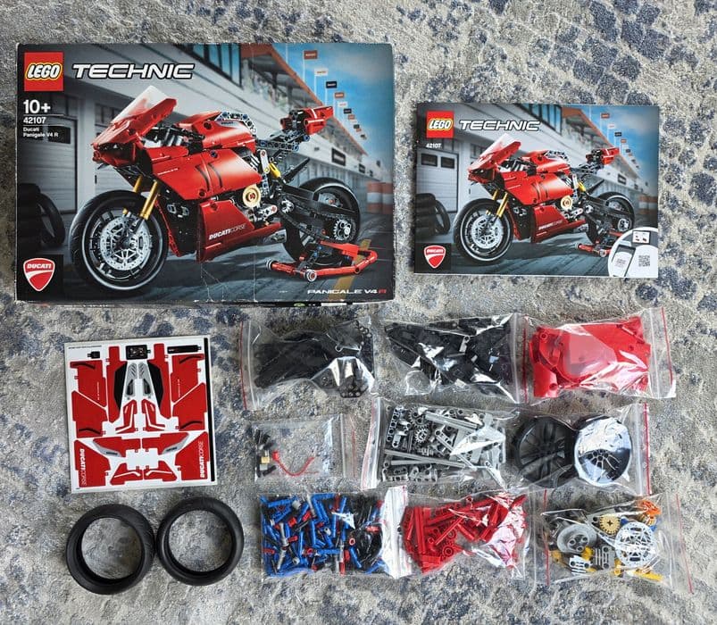 Lego Technic 42107 Ducati Panigale V4 R