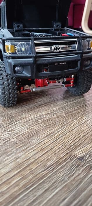 Model RC skala 1/12 TOYOTA Land Cruiser mn82