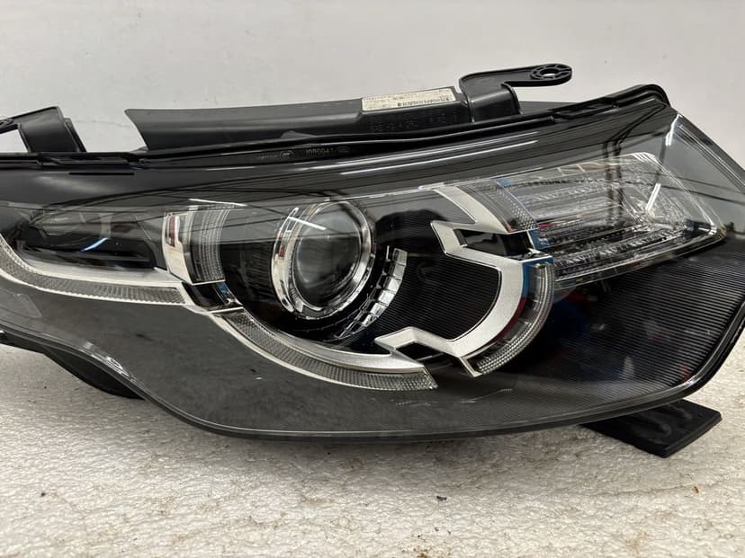 Land Rover Discovery Sport lampa prawy przód prawa przednia xenon reflektor