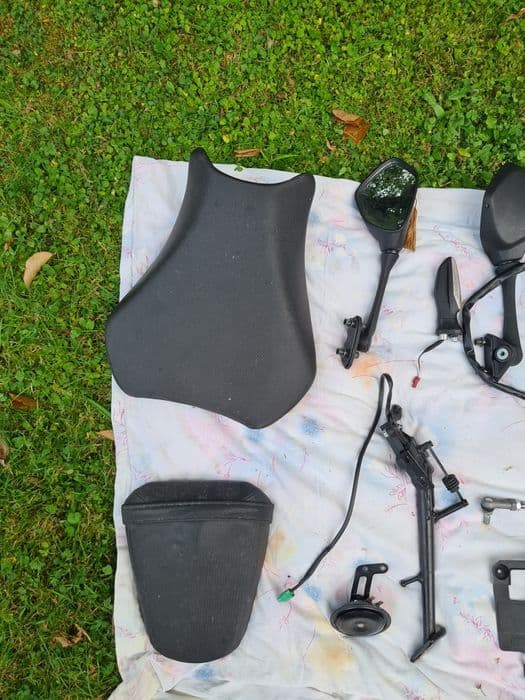 Suzuki GSXR 1000 L7 części, wydech, siedzenie, przełącznik