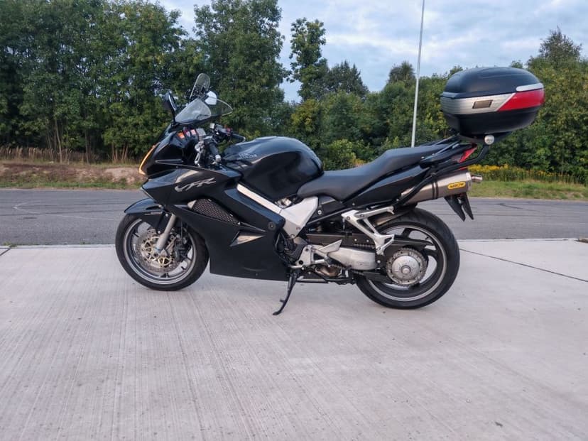Na sprzedaż Honda VFR 800