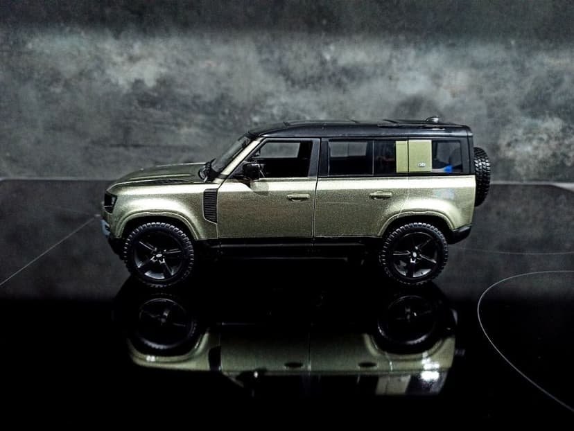 1:24 Land Rover Defender i Discovery