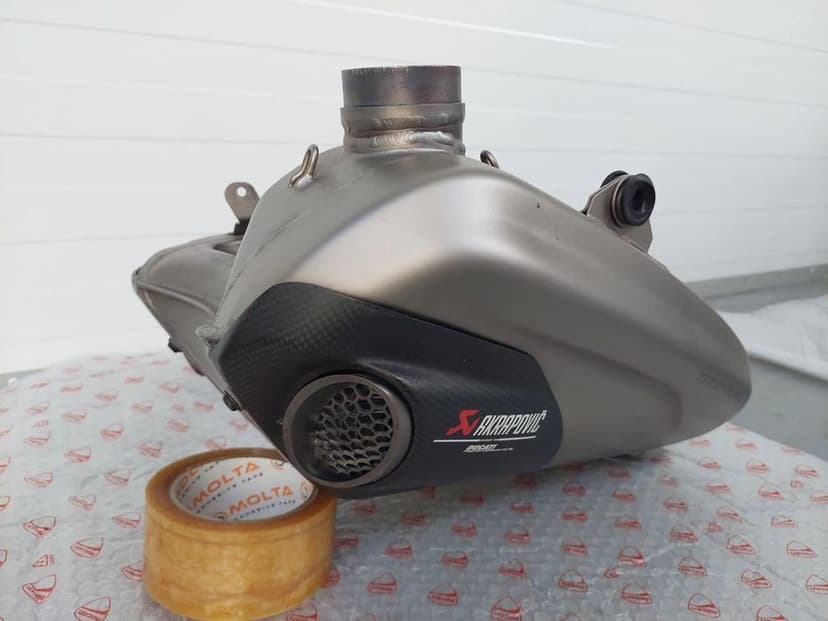 ducati panigale v4 sportowy wydech akrapovic titanium 96481491a