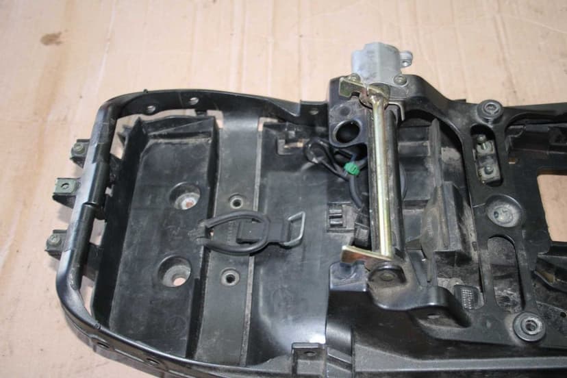 Stelaż Tył Tylny Ogon Zadupek Wypełnieni Yamaha R6 5SL RJ05 RJ09 03-05
