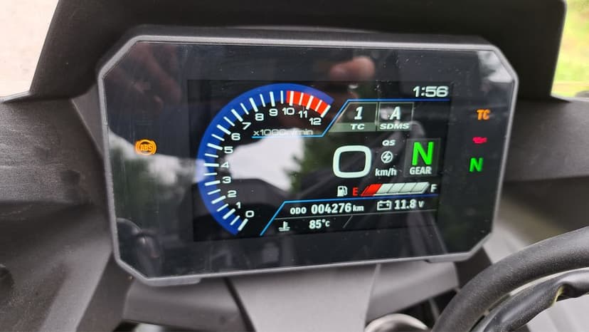 Motocykl Suzuki GSX 8R salon PL