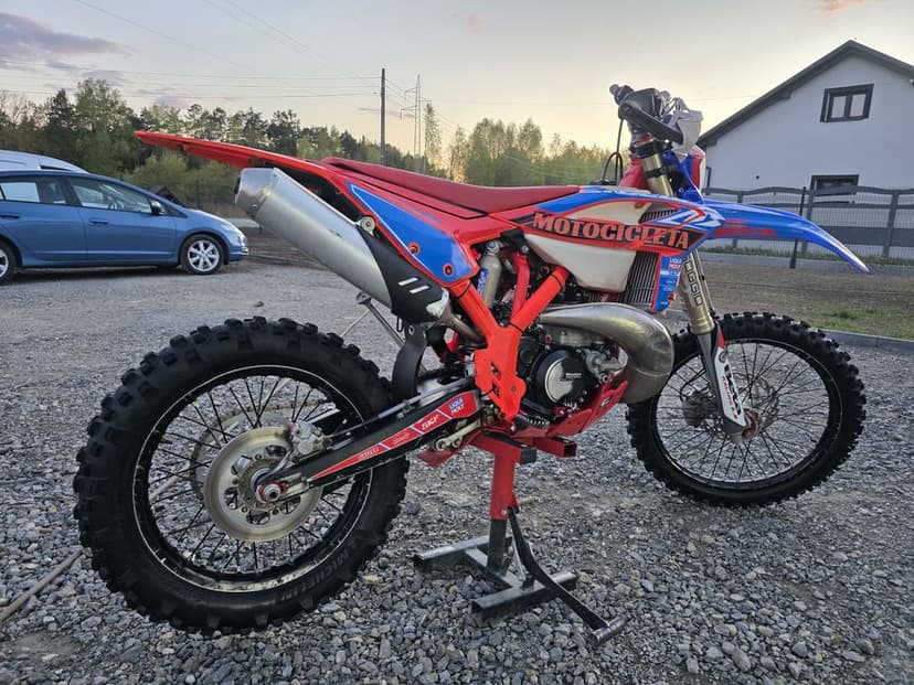 Beta 300 racing model 2024