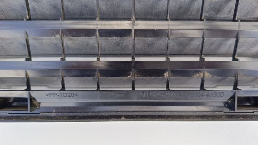KRATKA WENTYLACYJNA KABINY NISSAN NAVARA D23 NP300 768044JG0D