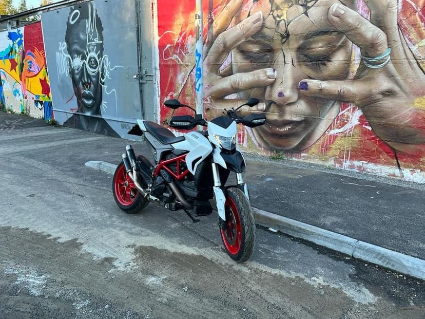 Ducati hipermotard 939