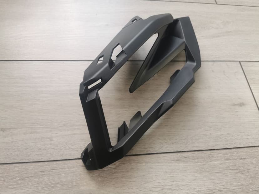 Can am Maverick x3 Osłona owiewka panel obudowa lampy tył ramka prawa