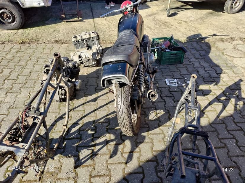 Honda cb750 k four + silniki cb550 ramy