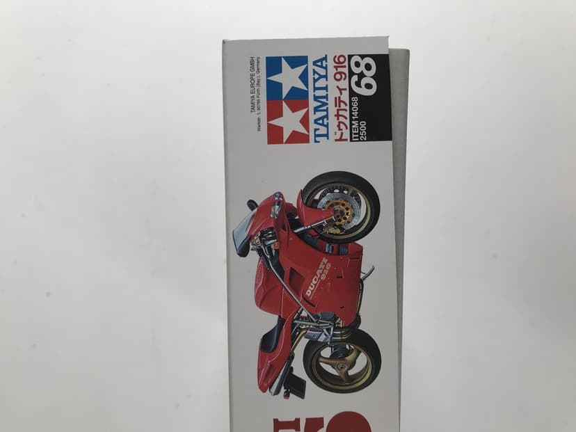 Motocykl Ducati 916 model motor Tamiya 14068