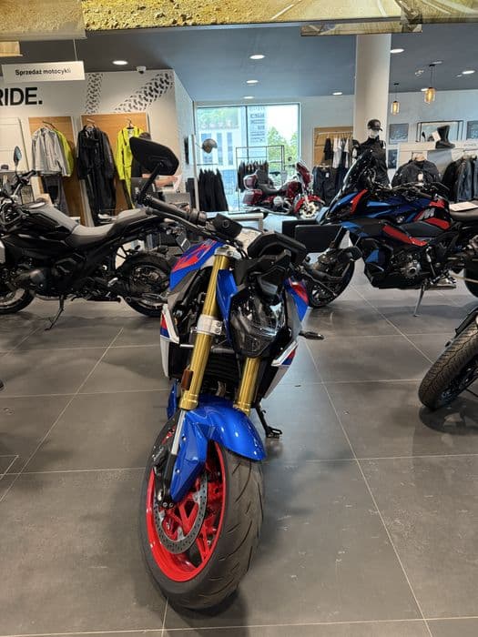 BMW F900 R 2025 rok jak nowy 1160 km salon Polska przebieg FV 23%