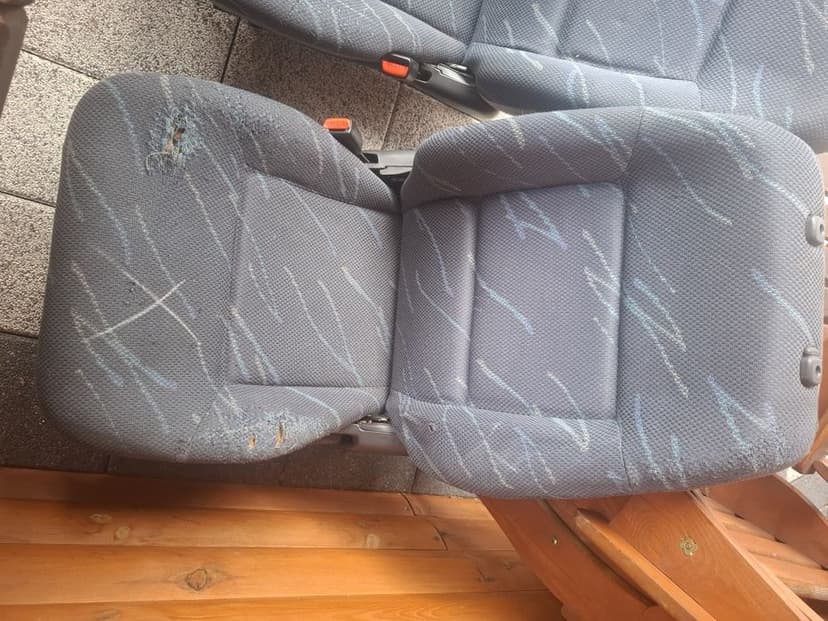 Przednie śiedzenia Suzuki Jimny Cena za 2 sztuki