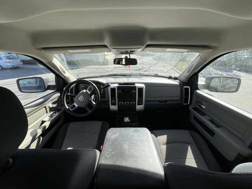 Dodge RAM 1500 5.7 HEMI Crew Cab Kanada, mały przebieg, LIFT 2”