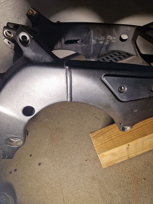 Rama Yamaha FZ1 Fazer pęknięta