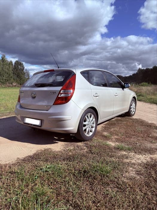 Hyundai i30 2.0 benzyna 143km, nowe opony lato/zima