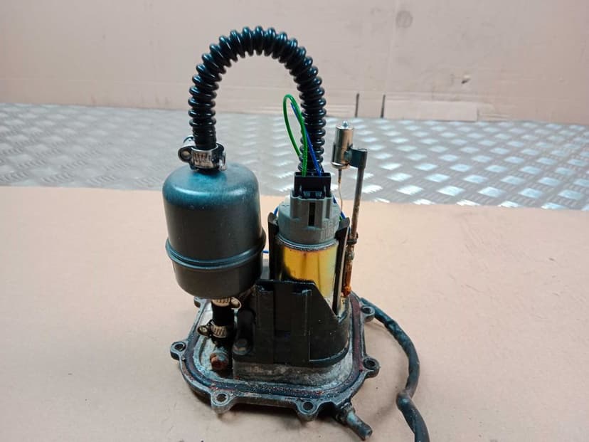 Aprilia RSV 1000 Tuono Pompa Paliwa 04-10