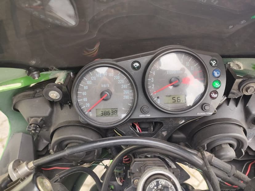 KAVASAKI ZX9R NInja rok 27.12.2001