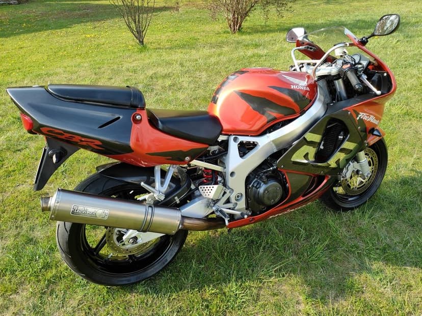 Honda CBR 900rr SC 33