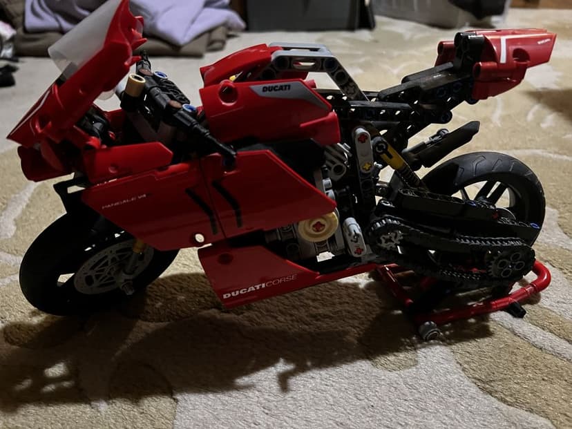 Motor Lego Ducati Panigale V4 42107