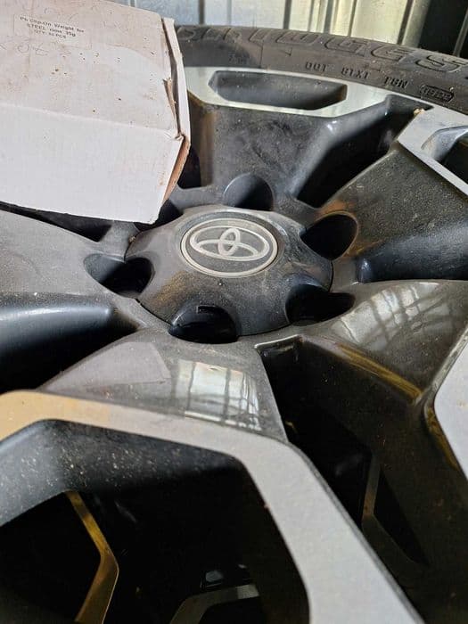 Kompletne koła Toyota Hilux 2023