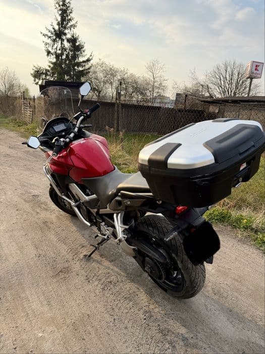 Honda VFR 800X Crossrunner – Sportowa Dusza, Adventure'owy Styl!