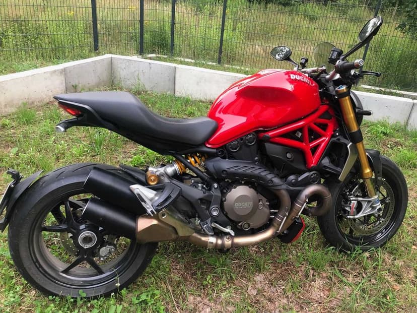 Ducati Monster 1200S
