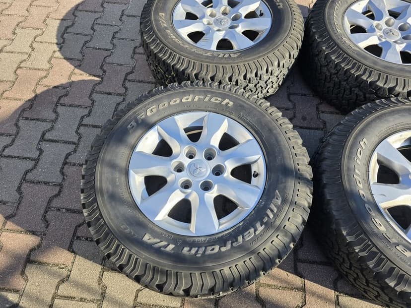 Mitsubishi Pajero, L200, Toyota Hilux Kola All Terrain