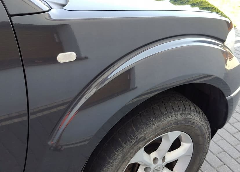 nissan navara d40 błotnik prawy przedni z kierunkowskazem prawy przód