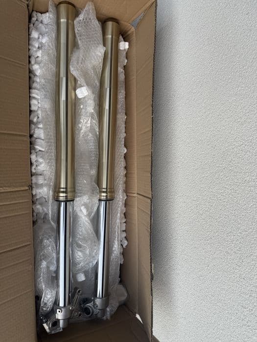 Zawieszenie NOWE  KYB LAGI przednie Yamaha Yz,Yzf WR OEM