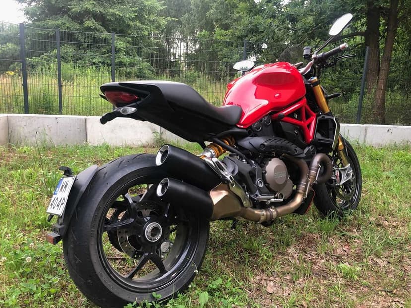 Ducati Monster 1200S