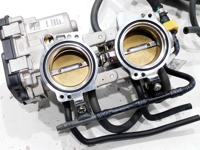 Aprilia RS 660 przepustnice wtryski pełna moc komplet